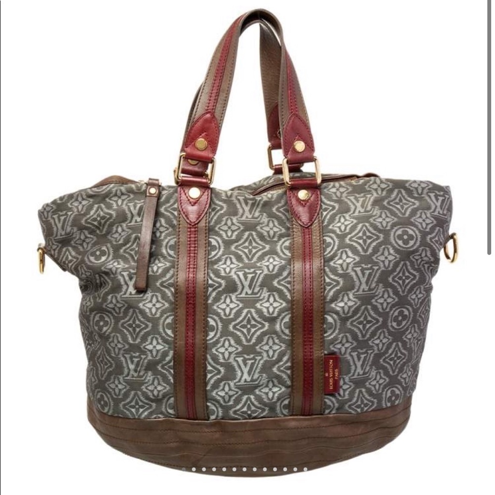 Louis Vuitton monogram limited edition aviator